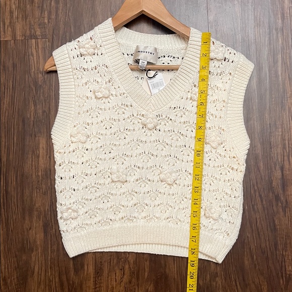 NWT Industry Ivory Flower Stitch Sleeveless knit Sweater Vest Size Small - Picture 7 of 13